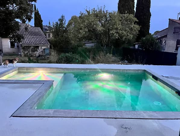Piscine en béton armé livrée à Aubagne par Maisons de Provence